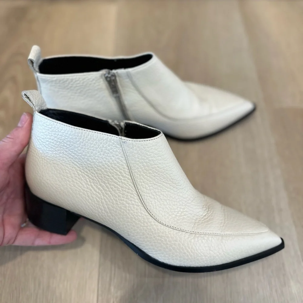 Everlane step out